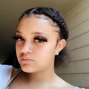 Meet your Posher, Alexia